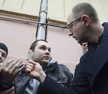 Яценюк разоблачил слежку за собой в Черновцах. Фото пресс-службы Батькивщины