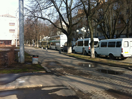 Автобусы перед акцией оппозиции в Полтаве. Фото пресс-службы Батькивщины