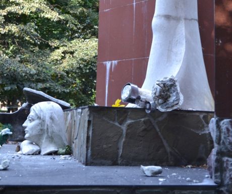 У Раві-Руській Львівської області невідомі знищили пам’ятник 