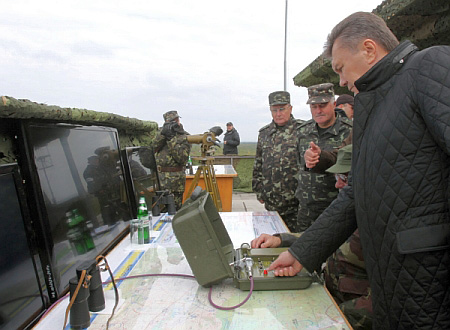 Януковича на Львовщине глушил ракетами рыбу