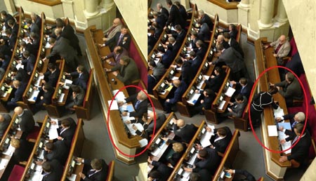 Депутат Горіна голосує з різних місць. Фото Аронця