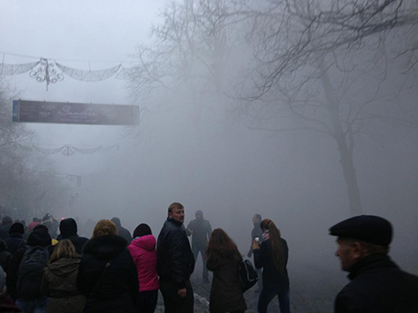 Беркут застосував сльозогінний газ. Фото з Twitter Євромайдан ‏@Dbnmjr 