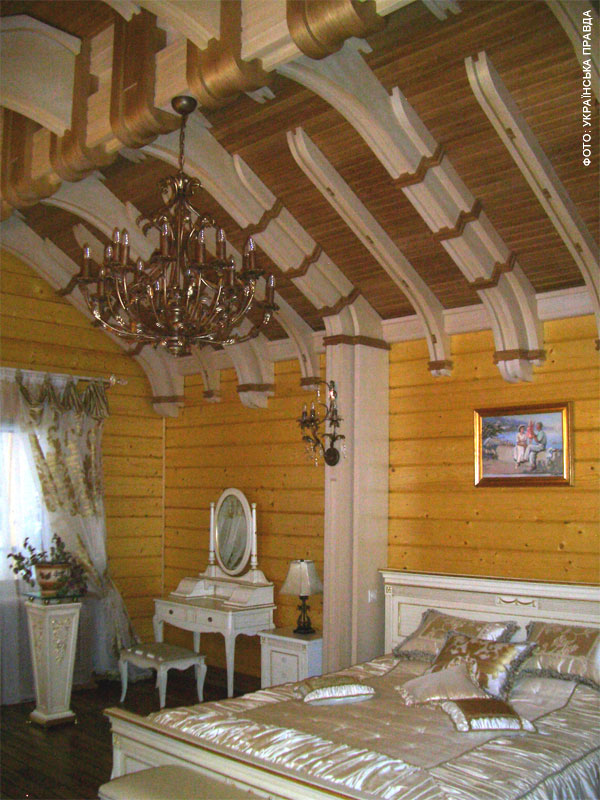Охотничий домик Януковича – 35 комнат и все из дерева (фото, видео)