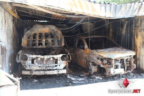 Екс-начальнику Миколаївського УБОЗу спалили дві машини