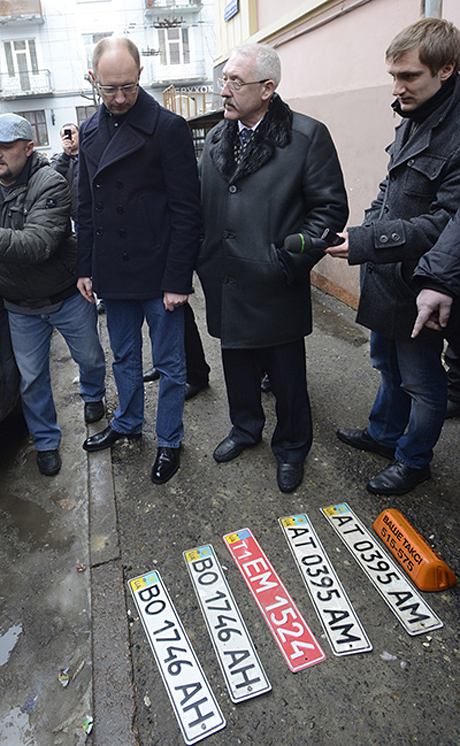 Яценюк у Чернівцях викрив стеження за собою. Фото прес-служби Батьківщини