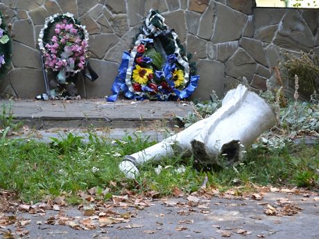 Вандали знищили пам’ятник УПА на Львівщині
